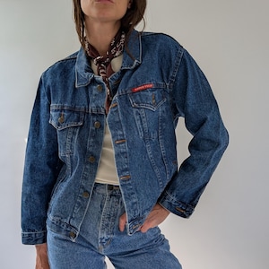 Vintage Unisex Loose Fit Blue Denim Jacket – Classic and Effortlessly Cool