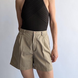 Women&#39;s Vintage Beige Cotton Pleated Bermuda Shorts - Classic Streetwear Style