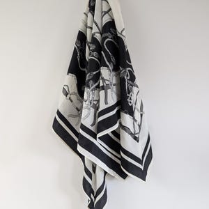 Vintage Monochrome Scarf – Black & White Chain Print Square Silk-Feel Scarf
