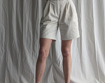 Cotton Cream High-Waist Pleated Shorts - Vintage Women's Bermuda