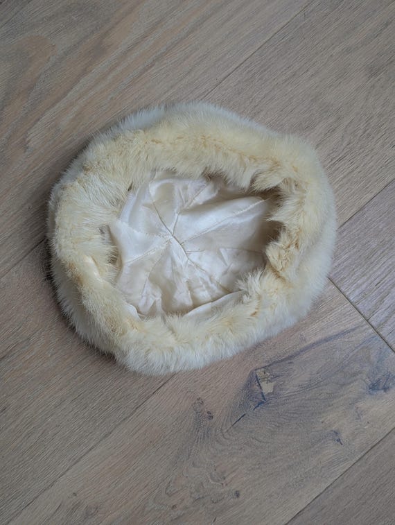 White Rabbit Fur Hat, Elegant Winter Accessory for Women  display picture 3
