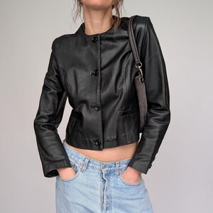 Women's 90s Black Cropped Leather Jacket – Button-up, Collarless