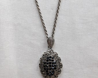 Vintage Silver Tone Pendant Necklace with Ornate Filigree Design – Elegant Statement Jewellery, Black Stone Detail
