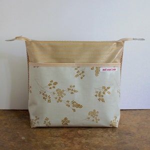 grosse Kulturtasche/Kosmetiktasche aus Wachstuch, für die Reise, Make-Up, als Wickeltasche, Blumen, Streifen, gelb, ocker, waschbar ***