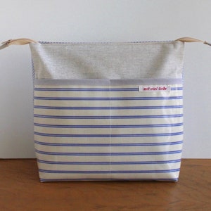 grosse Kulturtasche/Kosmetiktasche aus Wachstuch, für die Reise, Make-Up, als Wickeltasche, Streifen, blau, weiß, waschbar ***