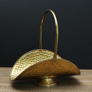 Vintage Brass Hammered Basket – Made in Holland by Nijhof-Zevenaar, Folding Handle, Pedestal Base