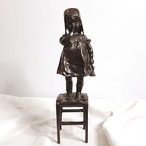 Vintage Juan Clara Bronze Sculpture: Girl on Stool - Art Nouveau Spanish Statuette