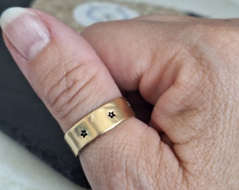 Handstamped gold star ring in brass,unisex ring, adjustable hammered ring,chunky brass ring,star ring,wide band ring,gold wide ring