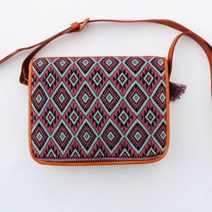 Mexican Purse, Mexican Handbag, Hand Embroidered Bag, Crossbody Mexican Purse Floral Mexican Bag, Embroidered Purse, Large Embroidered Purse