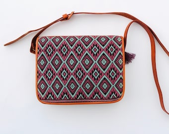 Mexican Purse, Mexican Handbag, Hand Embroidered Bag, Crossbody Mexican Purse Floral Mexican Bag, Embroidered Purse, Large Embroidered Purse