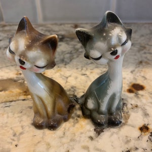 Kitschy cat figurines