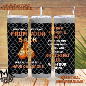 Puede incluir: Un diseño de vaso de sublimación con un fondo negro y un patrón de valla de alambre. El vaso presenta texto en naranja y blanco, incluyendo "Even though we're not from your sack" y "Happy Father's Day". El diseño incluye un gráfico de un escroto.