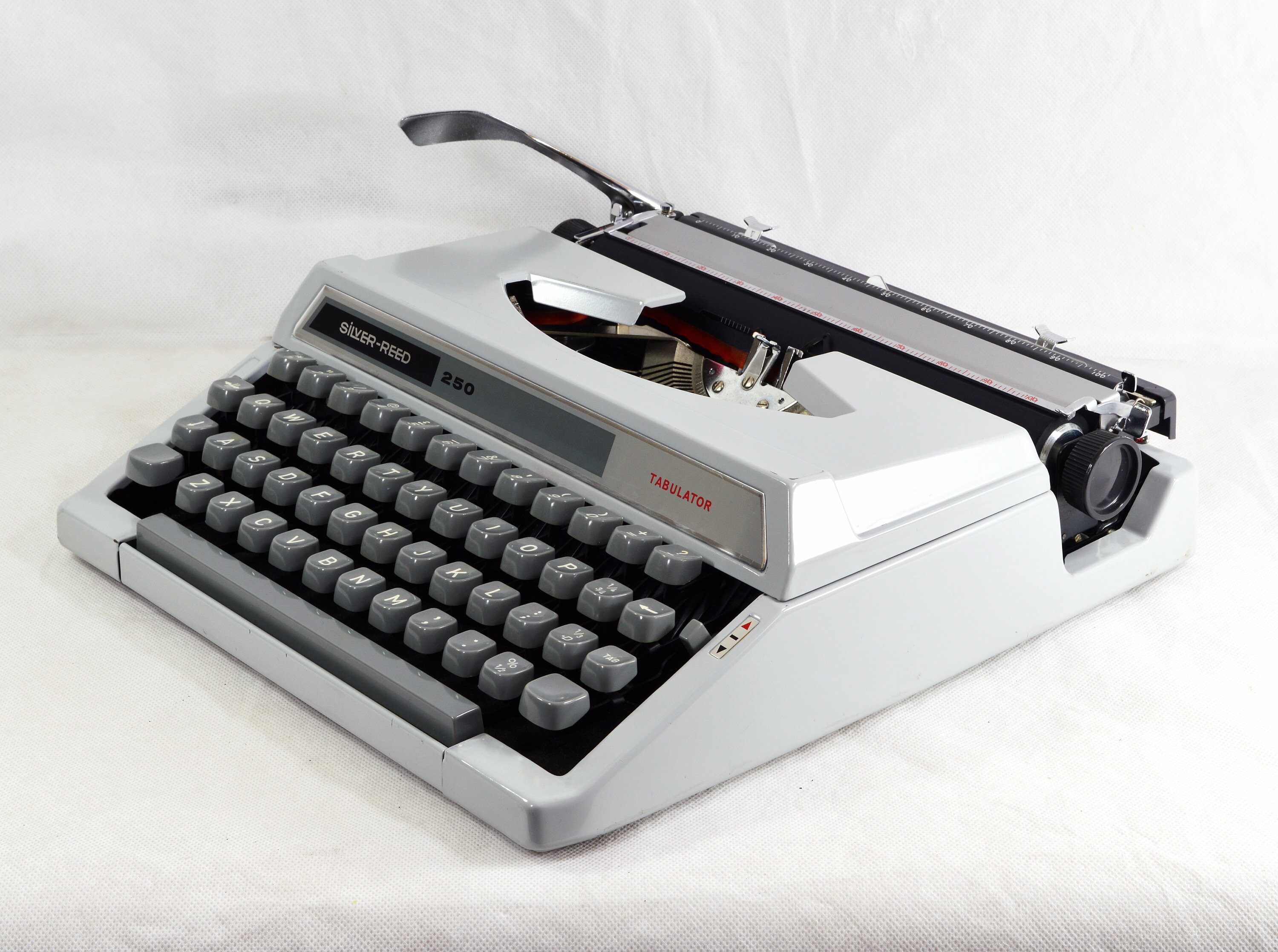 Typewriter. Silver Reed SR250 Tabulator. 1976 Etsy