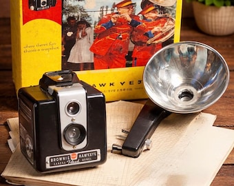 Vintage Kodak Brownie Hawkeye Camera Flash Outfit | 1950s Retro Photography Decor