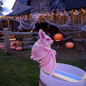 Painted 3D articulated cute white albino bat straw cap / 3d printed bat spooky animals / halloween bat straw topper cover Fidget figurines