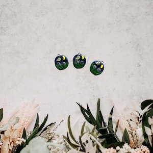 Kawaii graveyard charms / polymer clay halloween charms / kawaii clay charms jewelry / round ghost grave tombstone charms stitch markers