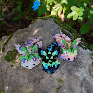 3D articulated hand painted floral axolotl dragon kosha / 3d printed axolotl dragon / 3d printed desk pet figurine fidget