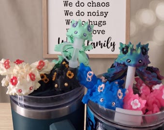 Kosha/tappo per cannuccia/coperchio per cannuccia/accessori per bicchieri stampati in 3D con motivo floreale e drago axolotl dipinti a mano.