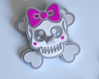 Cute halloween skull yarn spinner / 3d skull with bow yarn spinner figurine knick knack yarn spinner knitting crochet accessory