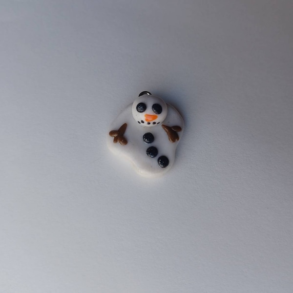 Breloques de bonhomme de neige fondantes kawaii / breloques de bonhommes de neige fondues en polymère / bijoux de Noël kawaii / breloques de vacances kawaii