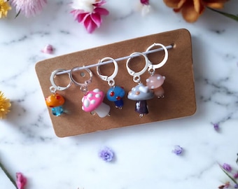 kawaii set of 5 random colorful mushroom toadstool stitch marker / set of 5 progress keeper knitting crochet charm / toadstool stitchmarker