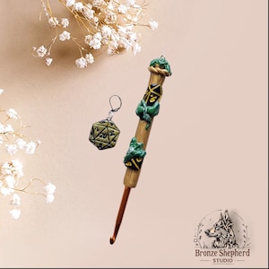 Polymer clay gold black dice d20 crochet hook / dragon crochet hook / clay kawaii dragon dice crochet hook knitting accessory