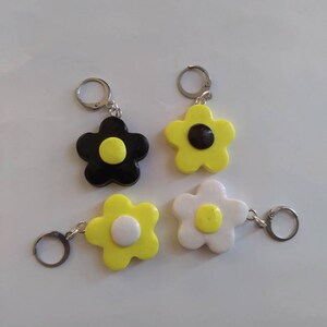Stitch markers set of 4 floral / flower stitch markers / daisy stitch markers