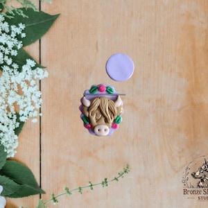 Polymer clay magnetic highland cow needle minder / lavender scalloped edge cow needle minder / sewing cross stitch accessory needle keeper
