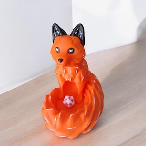 Soporte para torre de dados de zorro naranja 3D pintado a mano / Torre de dados de zorro lindo 3D / Rodillo para torre de dados d20 impreso en 3D