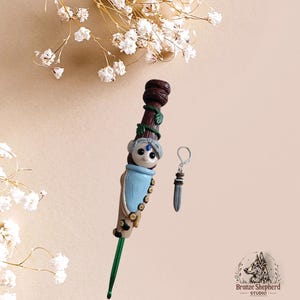 Crochet pour homme elfe des forêts en pâte polymère, marqueur de point assorti / accessoire de tricot pour garçon elfe mignon de la forêt