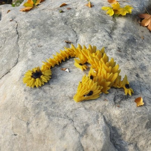 Hand painted 3D yellow black brown sunflower dragon / 3d printed dragon animals / sunflower dragon knick knack Fidget figurines