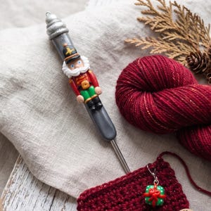 Polymer clay silver gold marbled nutcracker holiday christmas crochet hook with present stitch marker / crochet hook knitting accessory