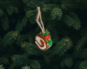 Christmas yule log ornament / Christmas dessert cake ornament / polymer clay christmas ornament / polymer clay yule log cake roll ornament