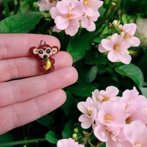 Berlocker av apa i polymerlera / söt kawaii-berlock av apa med banandjur / smyckesberlock med apmarkör, framstegsguide