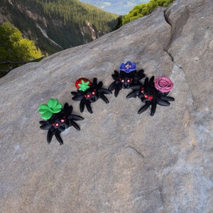 Hand painted 3D small spiders / 3d printed spider insect animals / floral holiday halloween spider knick knack Fidget figurines