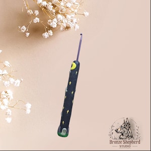 Polymer clay ghost graveyard crochet hook / halloween holiday crochet hook / clay fall ghost night sky crochet hook knitting accessory