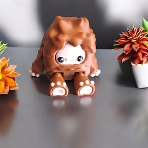 Painted 3D articulated printed bigfoot / 3d printed animal / 3d printed brown tan big foot cute cryptid figurine knick knack Fidget keychain