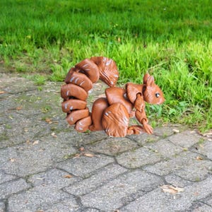Hand painted 3D flexi brown squirrel / 3d printed cute squirrel / 3d printed animals figurine knick knack Fidget