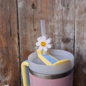 3D printed painted white purple flower straw buddy charm tumbler accessories / tumbler charm straw buddy / smiley daisy straw topper charm