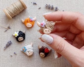 Kawaii-Anhänger mit Hochlandrindern / Blumen-Kuhanhänger aus Polymerclay / Kawaii-Kuh-Anhänger / Kawaii-Kuhschmuck