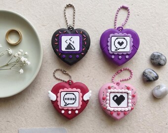 Colorful retro heart valentine virtual pet Fidget clicker keychain / 3d printed animal figurine knick knack Fidget clicker cute 90s keychain
