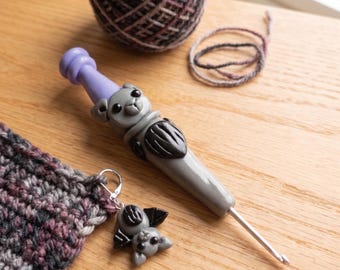 Polymer clay bat on purple crochet hook / purple bat crochet hook / fall halloween crochet hook knitting accessory