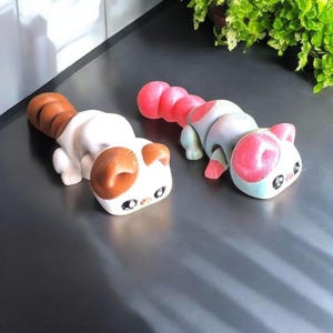 Painted 3D articulated cat keychain flexi / 3d printed white black colorful cat / kitty cat animals figurine Fidget bag charm keychain
