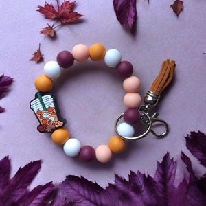 Llavero de pulsera con cuentas de silicona / llavero de pulsera de café con cuentas de especias de calabaza de otoño / regalo de llavero de accesorios de bolsa fantasma boba de halloween