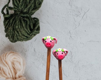 Set of 2 pink floral pig knitting needles / polymer clay knitting needles / decorative daisy pig needles knitting accessory crochet