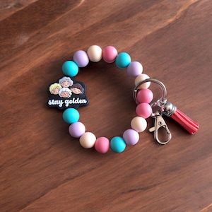 Llavero de pulsera con cuentas de silicona, llavero de pulsera con cuentas doradas, llavero con accesorios para bolsos de colores pastel