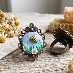 Polymer clay bumblebee adjustable Costume ring / handmade hand molded daisy bee garden scene ring jewelry gift vintage style