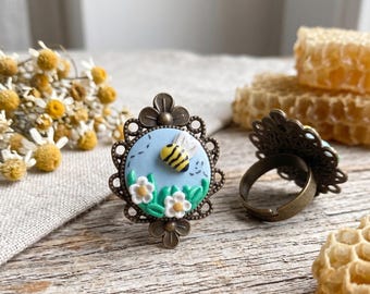 Polymer clay bumblebee adjustable Costume ring / handmade hand molded daisy bee garden scene ring jewelry gift vintage style