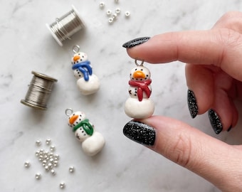 Breloques bonhomme de neige kawaii / Breloques bonhomme de neige en polymère / Bijoux de Noël kawaii / Breloques de fêtes kawaii
