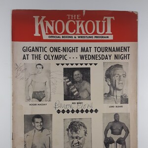 Professionelle Ringer signieren 1952 ein Programm zum Wrestling